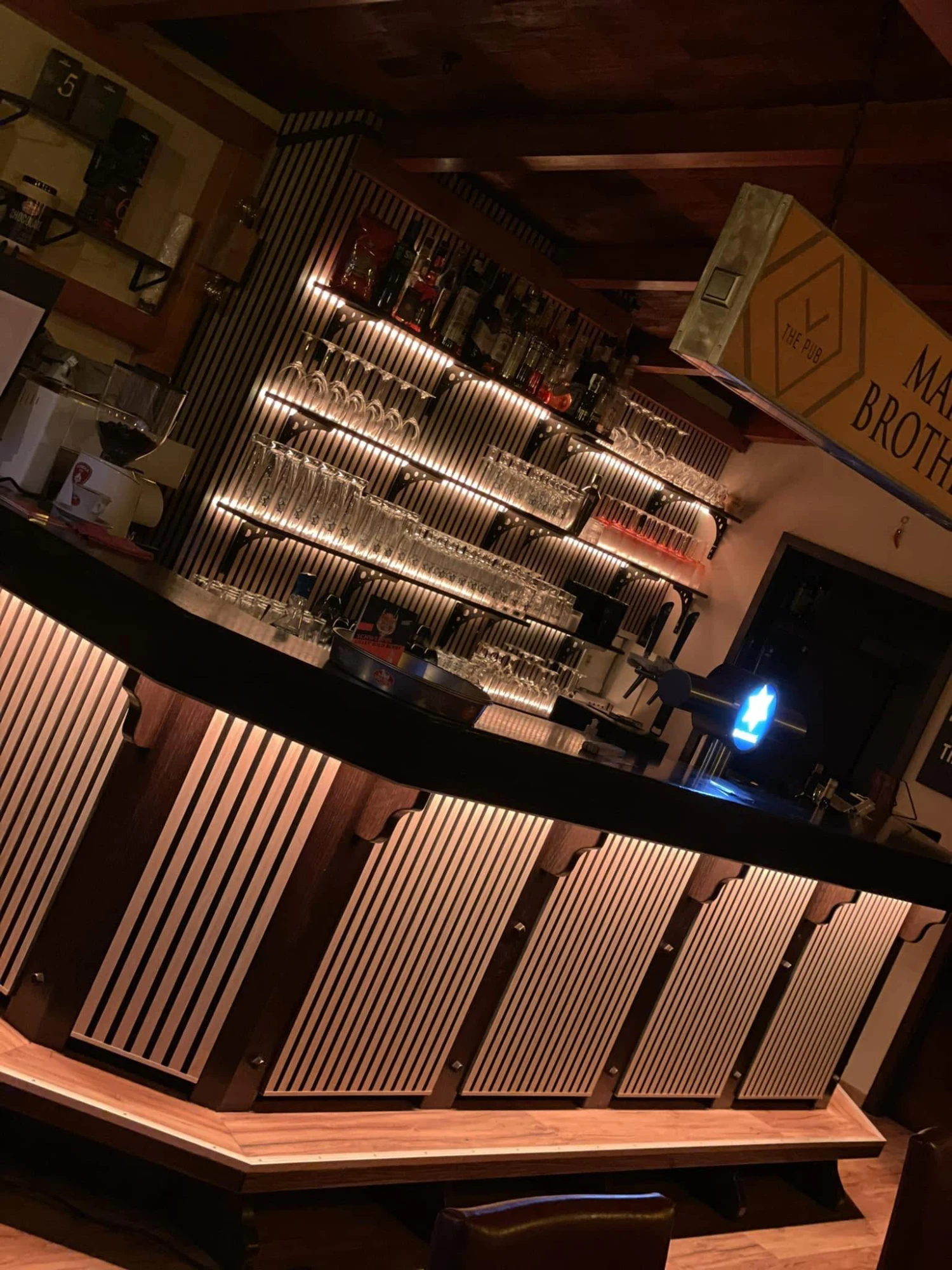 Die Bar der Markt Brothers